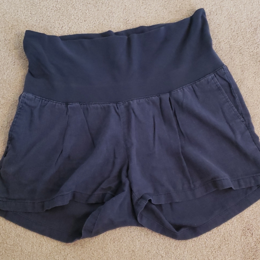 Old Navy maternity shorts